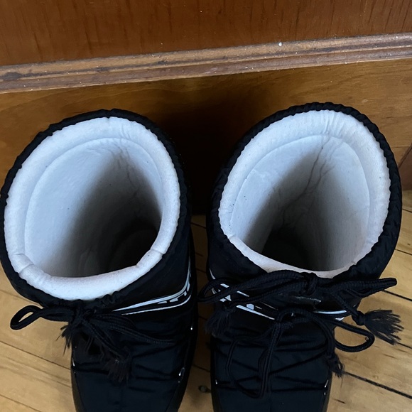 MOON BOOT Classic Black and White Snow Boots sz 7/8.5 - Picture 2 of 8
